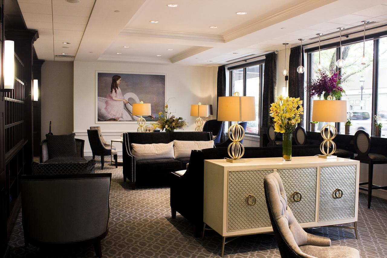 La Banque Hotel Homewood Екстериор снимка