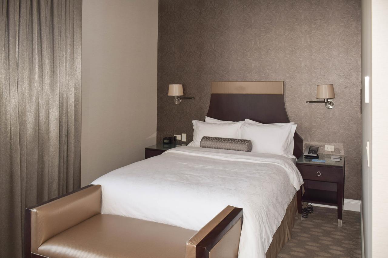 La Banque Hotel Homewood Екстериор снимка