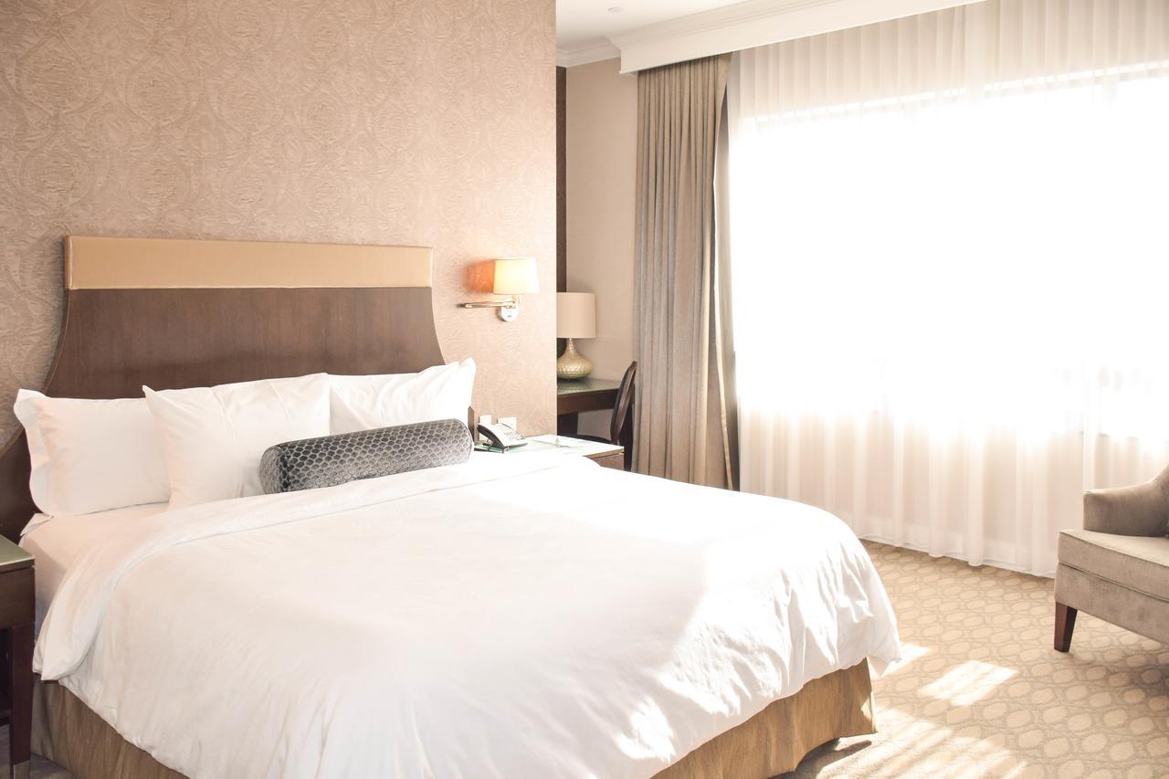 La Banque Hotel Homewood Екстериор снимка