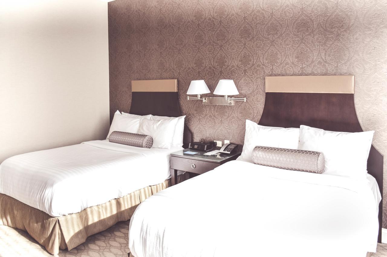 La Banque Hotel Homewood Екстериор снимка