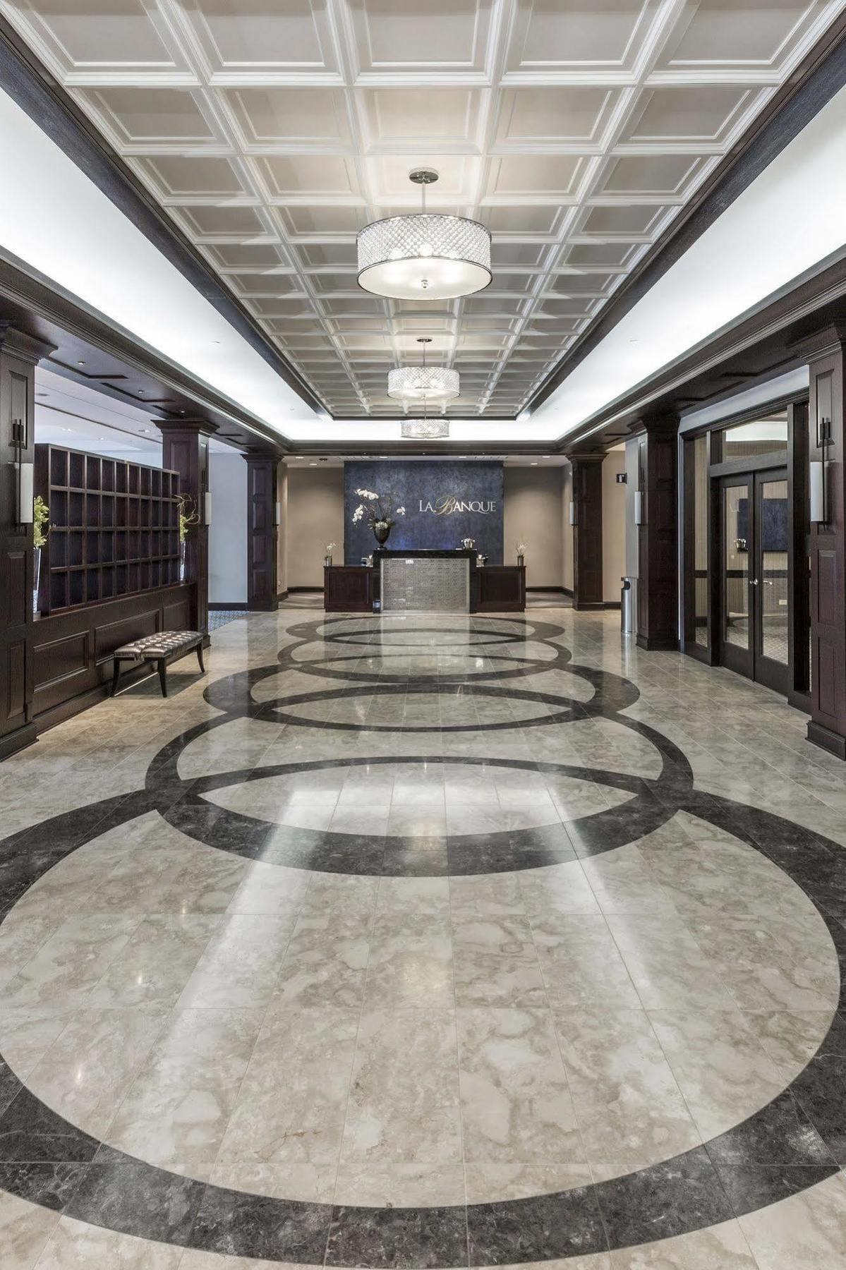 La Banque Hotel Homewood Екстериор снимка