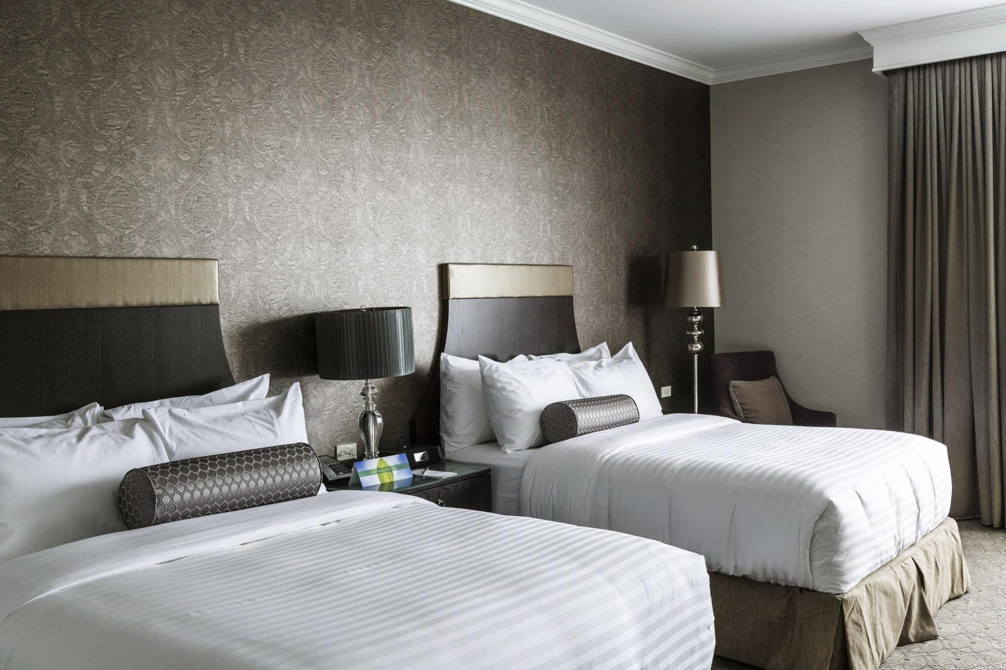 La Banque Hotel Homewood Екстериор снимка