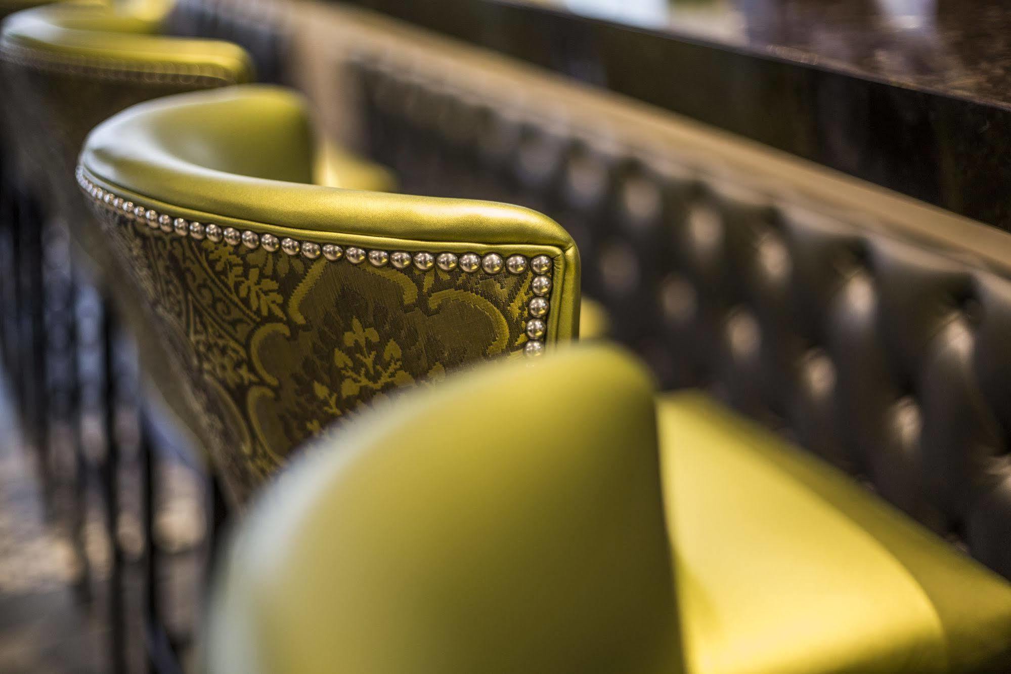 La Banque Hotel Homewood Екстериор снимка
