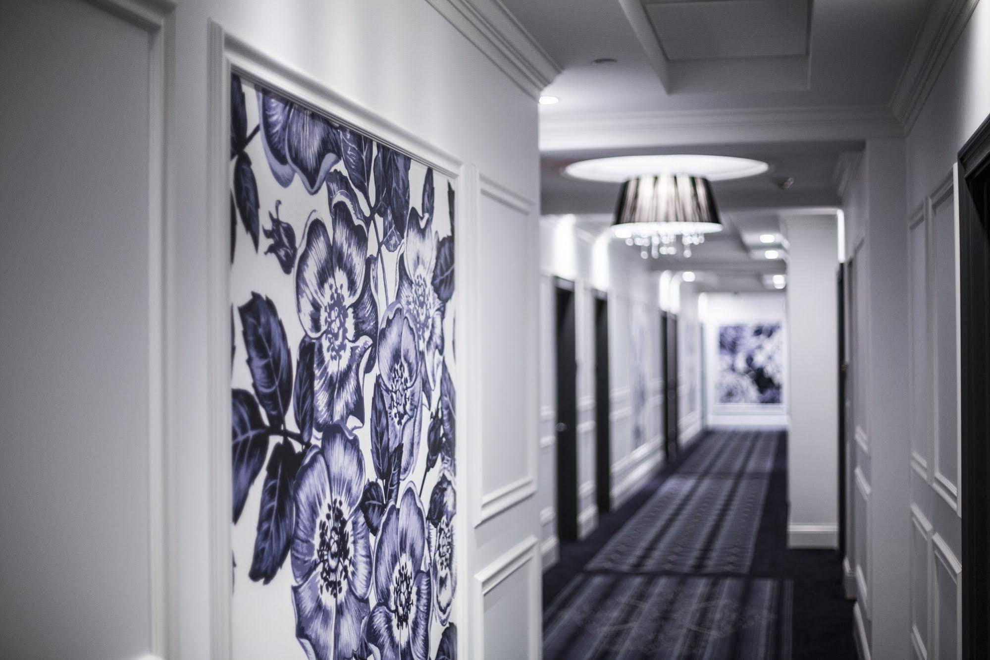 La Banque Hotel Homewood Екстериор снимка